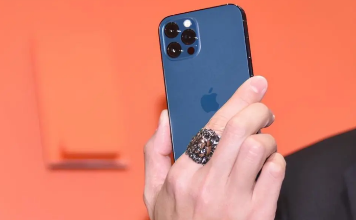萝北苹果手机维修分享iPhone12系列重启方法教程 