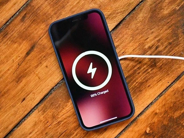 萝北苹果手机维修分享iPhone 12可以随便充电吗 
